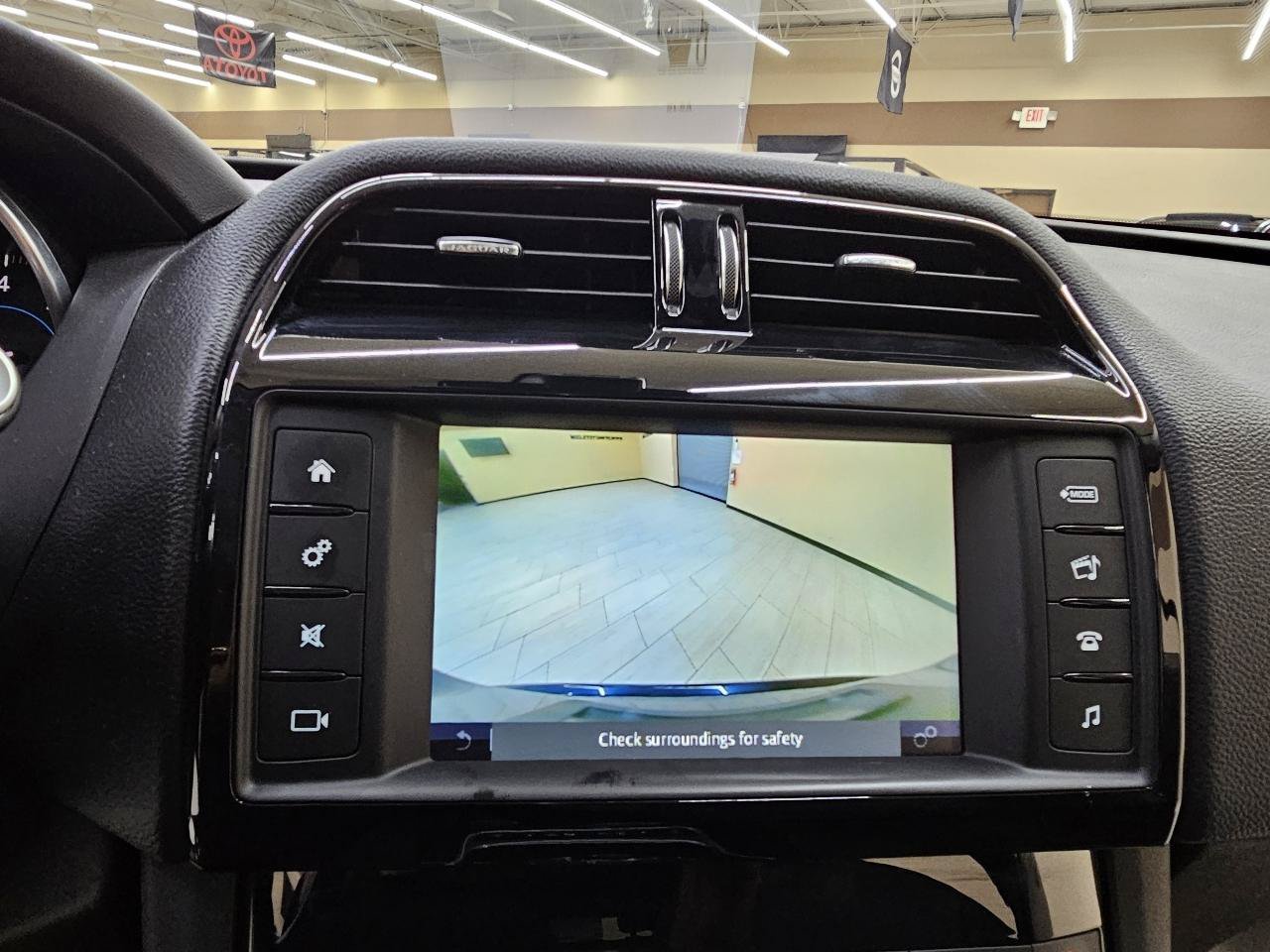 Used 2018 Jaguar F-PACE Premium AWD/4WD image 35