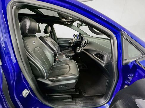 Used 2019 Chrysler Pacifica Limited w/ S Appearance Package FWD image 33