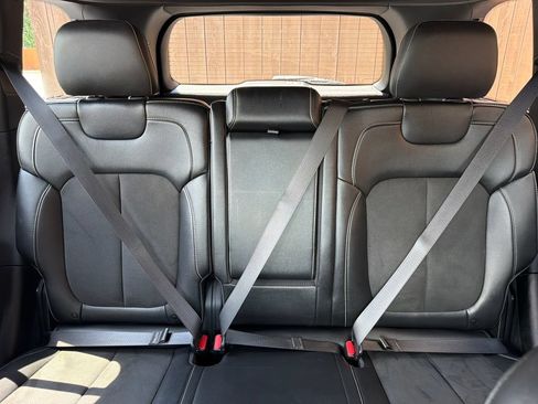 Used 2023 Jeep Grand Cherokee Altitude RWD image 27