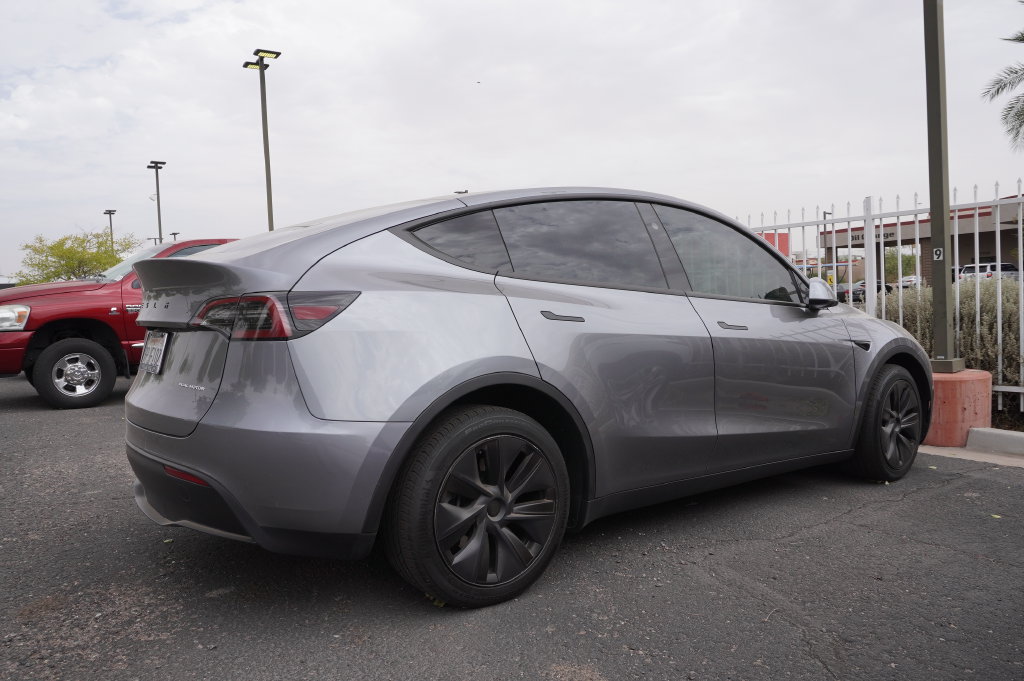 Used 2024 Tesla Model Y Long Range AWD/4WD image 4
