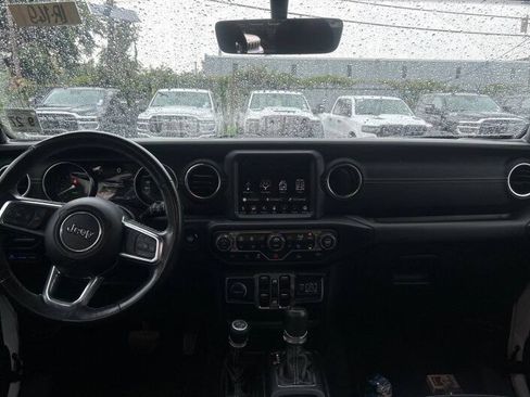 Used 2022 Jeep Wrangler Unlimited Sahara w/ Cold Weather Group AWD/4WD image 11
