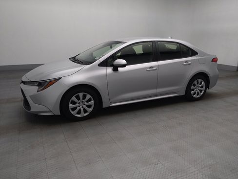Used 2020 Toyota Corolla LE FWD image 2