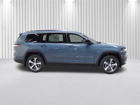 New 2026 Jeep Grand Cherokee L Limited w/ MOPAR Finishing Package AWD/4WD image 2