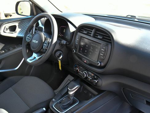Used 2024 Kia Soul LX w/ Option Group 015 FWD image 35