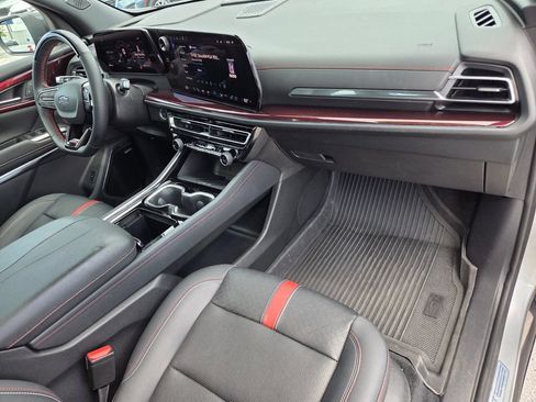 Used 2024 Chevrolet Traverse RS w/ LPO, Floor Liner Package FWD image 18