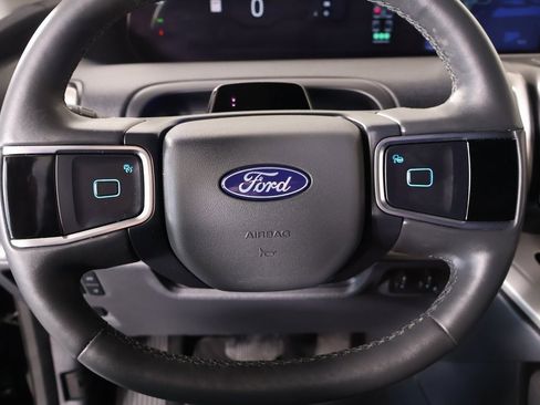 Used 2025 Ford Expedition Active image 3