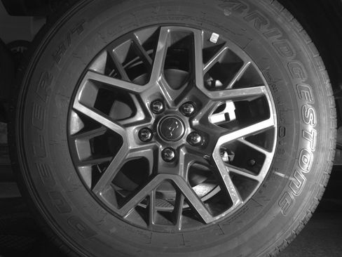 Used 2025 Jeep Wrangler Sahara image 12