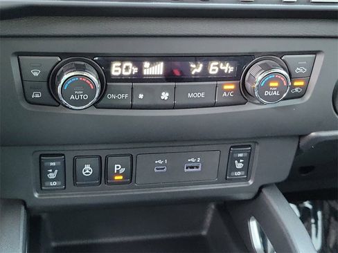 Used 2025 Nissan Frontier SV w/ SV Convenience Package image 12