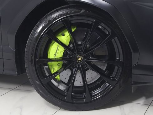 Used 2022 Lamborghini Urus image 22