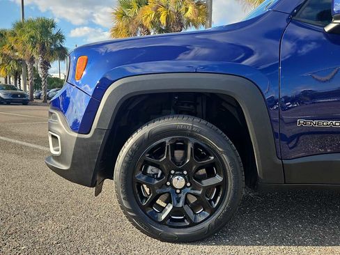 Used 2018 Jeep Renegade Latitude w/ Cold Weather Group image 18