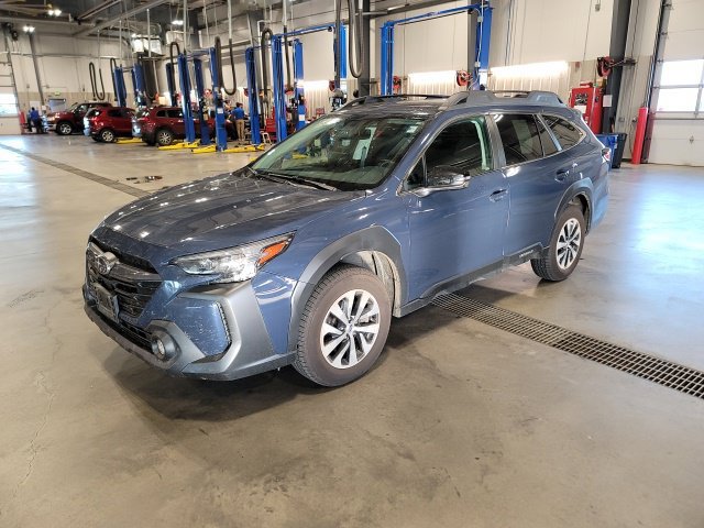 Used 2025 Subaru Outback Premium AWD/4WD image 3