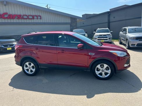 Used 2016 Ford Escape SE FWD image 2
