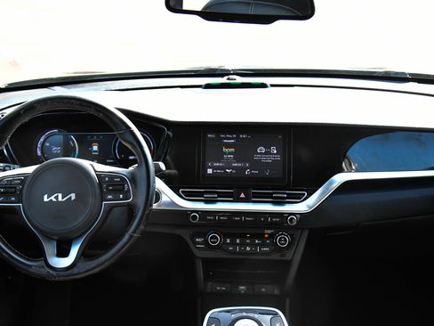 Used 2022 Kia Niro EX FWD image 36