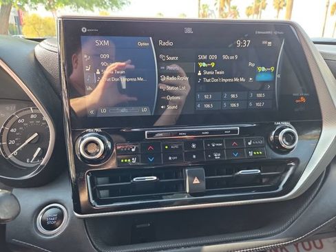 Used 2021 Toyota Highlander Platinum FWD image 10