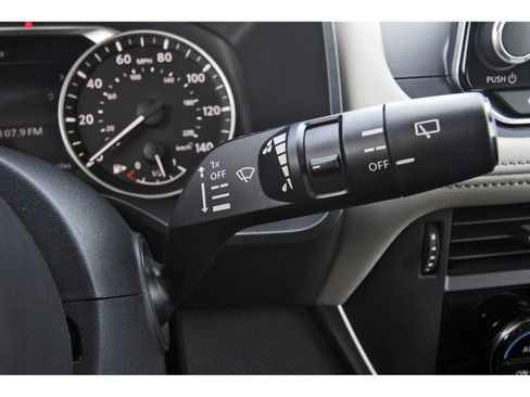 Used 2023 Nissan Rogue SV image 18