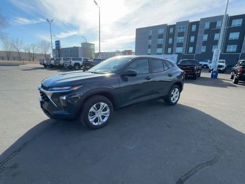 Certified 2025 Chevrolet Trax LS image 4