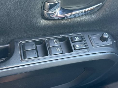Used 2018 Nissan Titan SV w/ SV Convenience Package AWD/4WD image 12