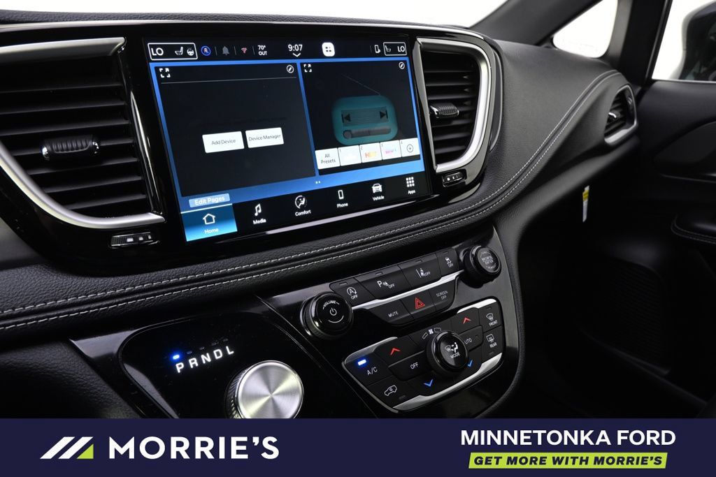 Used 2026 Chrysler Pacifica Select FWD image 30