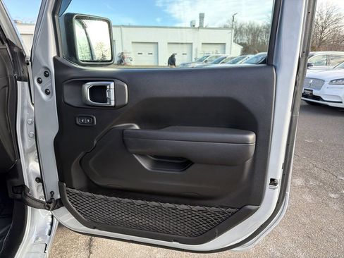 Used 2024 Jeep Wrangler Unlimited AWD/4WD image 15