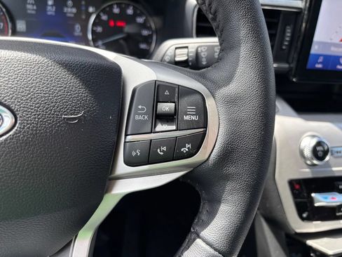 Used 2024 Ford Explorer XLT w/ Equipment Group 202A AWD/4WD image 32