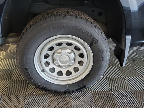 Used 2023 Chevrolet Colorado W/T image 11