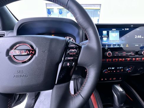 Used 2025 Nissan Frontier PRO-4X w/ Pro Convenience Package AWD/4WD image 21