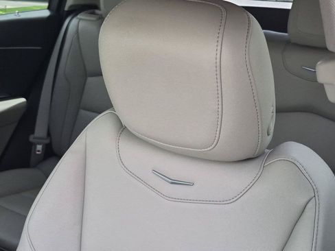 Used 2023 Cadillac XT4 Luxury w/ Cold Weather Package FWD image 9