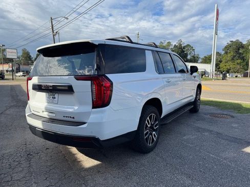 Used 2022 GMC Yukon XL AT4 image 5