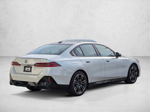 New 2026 BMW 550e xDrive w/ Premium Package image 2