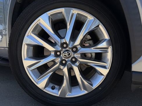 Used 2022 Toyota Highlander Limited FWD image 10