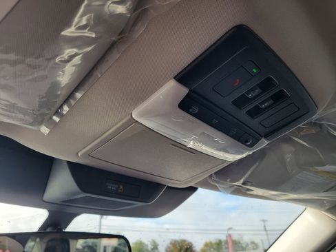 New 2025 Nissan Pathfinder SV w/ SV Premium Package image 29