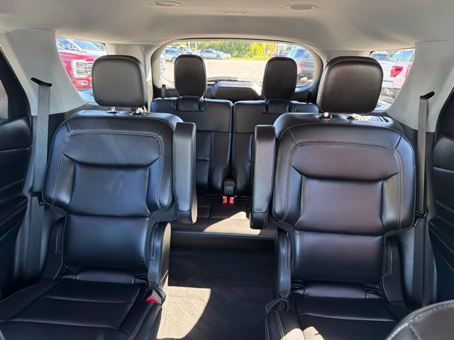 Used 2022 Ford Explorer XLT w/ Equipment Group 202A AWD/4WD image 30