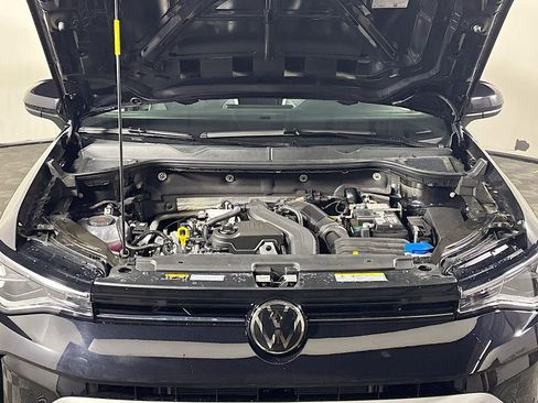 New 2025 Volkswagen Taos SE image 22