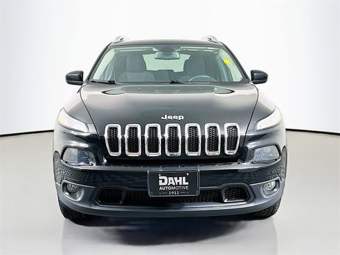 Used 2017 Jeep Cherokee Latitude w/ Cold Weather Group image 3