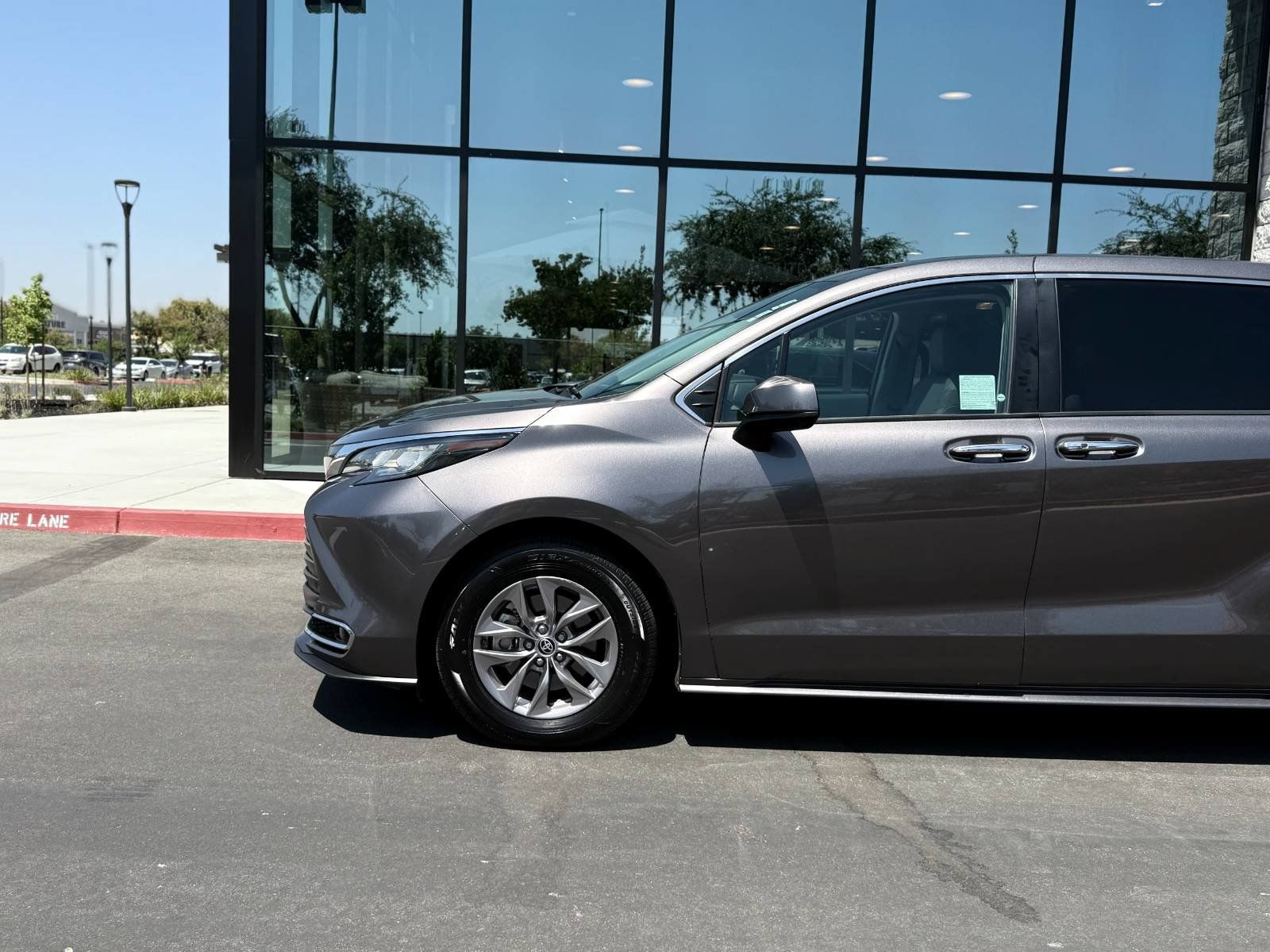 Used 2022 Toyota Sienna XLE FWD image 13