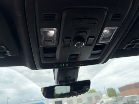 Used 2021 GMC Yukon XL Denali w/ Denali Premium Package AWD/4WD image 13