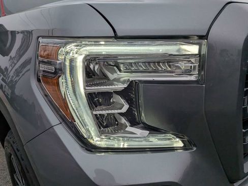 Used 2022 GMC Sierra 1500 AT4 w/ AT4 Preferred Package image 9