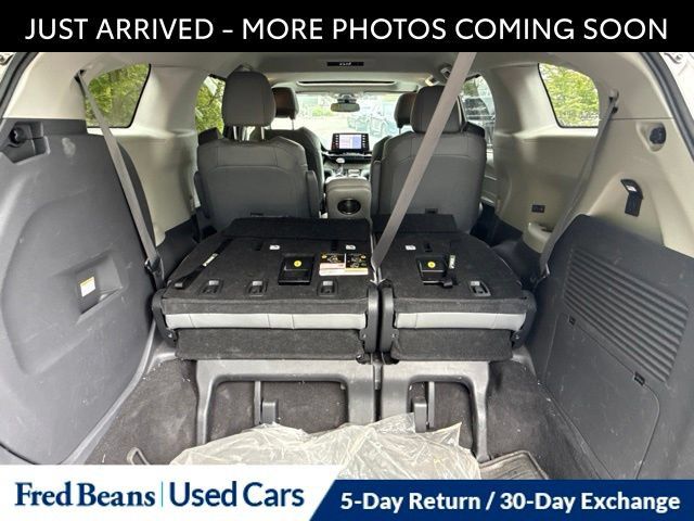Used 2023 Toyota Sienna XLE w/ XLE Plus Package AWD/4WD image 12