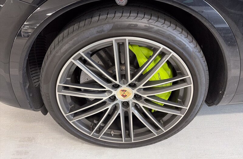 Certified 2020 Porsche Cayenne Turbo S AWD/4WD image 8
