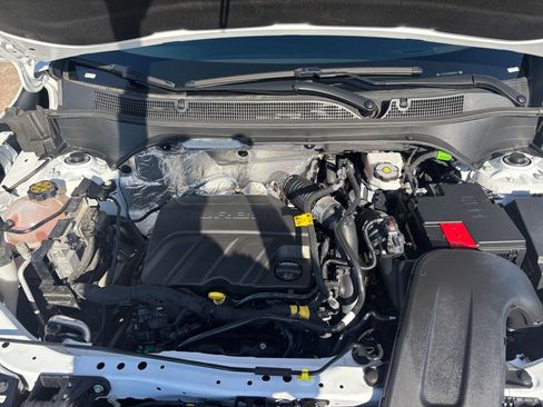 Used 2025 Chevrolet Trax LT image 30