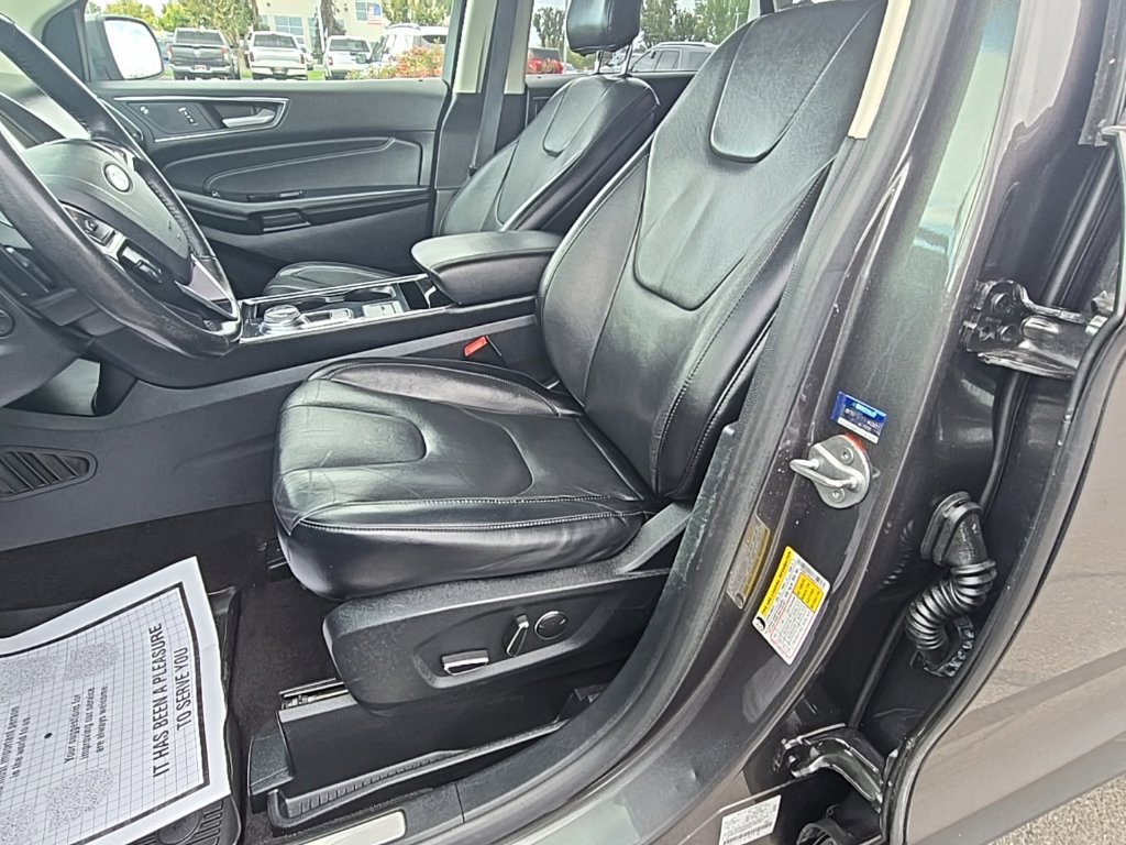 Used 2019 Ford Edge Titanium AWD/4WD image 17
