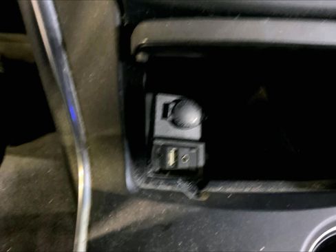 Used 2016 Toyota Camry LE image 34