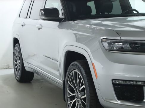 Used 2024 Jeep Grand Cherokee L Summit AWD/4WD image 8
