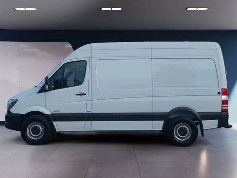 Used 2016 Mercedes-Benz Sprinter 2500 image 2