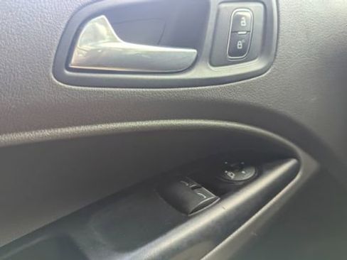 Used 2020 Ford Transit Connect XLT image 31