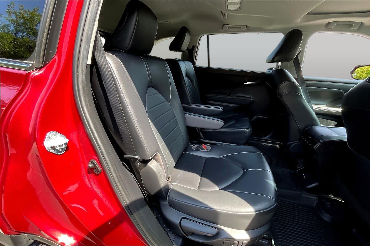 Used 2023 Toyota Highlander XLE FWD image 21