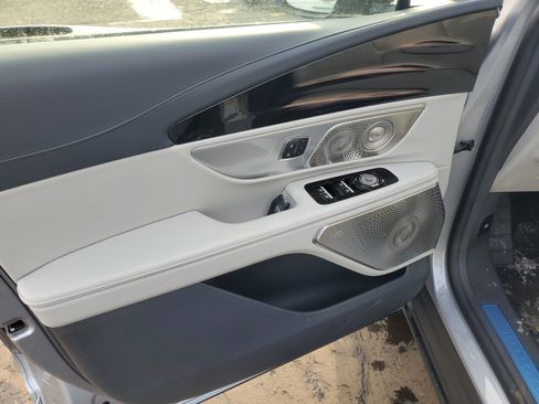 New 2026 Lincoln Nautilus Reserve image 8