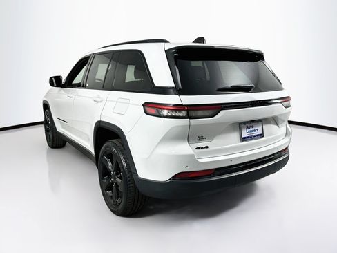 Used 2023 Jeep Grand Cherokee Altitude AWD/4WD image 7