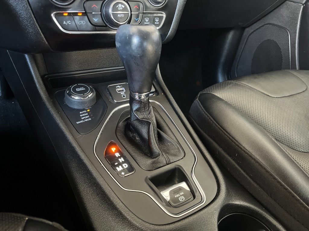 Used 2022 Jeep Cherokee Latitude Lux AWD/4WD image 39