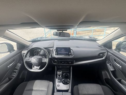 Used 2025 Nissan Rogue SV FWD image 30